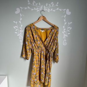 Yellow DR2 Floral-Print Dress in Size M